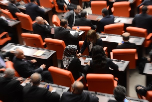 AK Partili 4 vekil Genel Kurul'a başörtülü girdi 7
