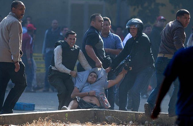 Venezuela'da Hükümet Karşıtı Gösteriler 5