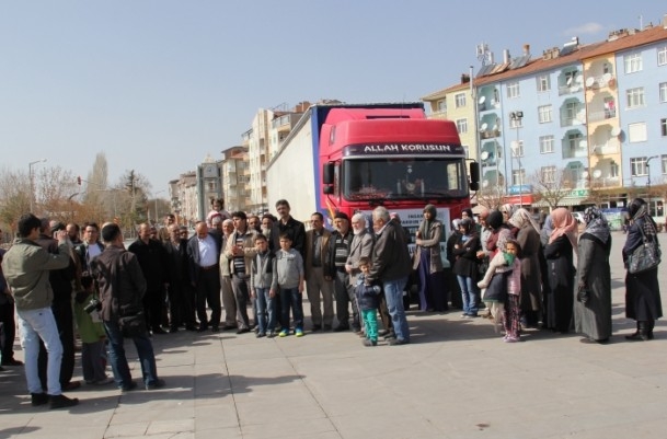 229 Yardım Tırı Suriye Yolunda 16