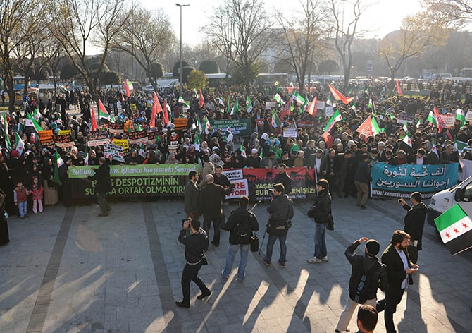 3 Yıldır Direnen Suriye İçin Fatih’te Yürüyüş 36