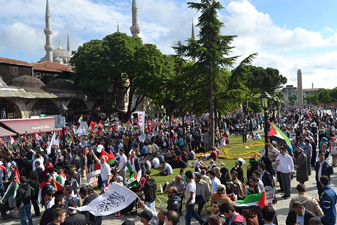 On Binlerce Kişi Mavi Marmara İçin Yürüdü 1