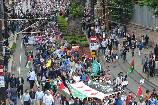 On Binlerce Kişi Mavi Marmara İçin Yürüdü 18