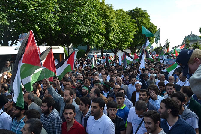 On Binlerce Kişi Mavi Marmara İçin Yürüdü 2
