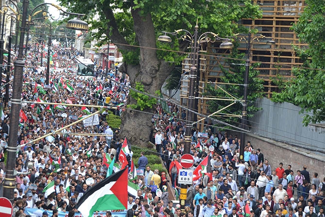 On Binlerce Kişi Mavi Marmara İçin Yürüdü 4