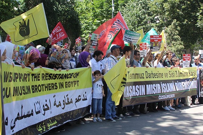 Darbenin Yıldönümünde Sisi Protestosu 1