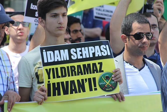 Darbenin Yıldönümünde Sisi Protestosu 13