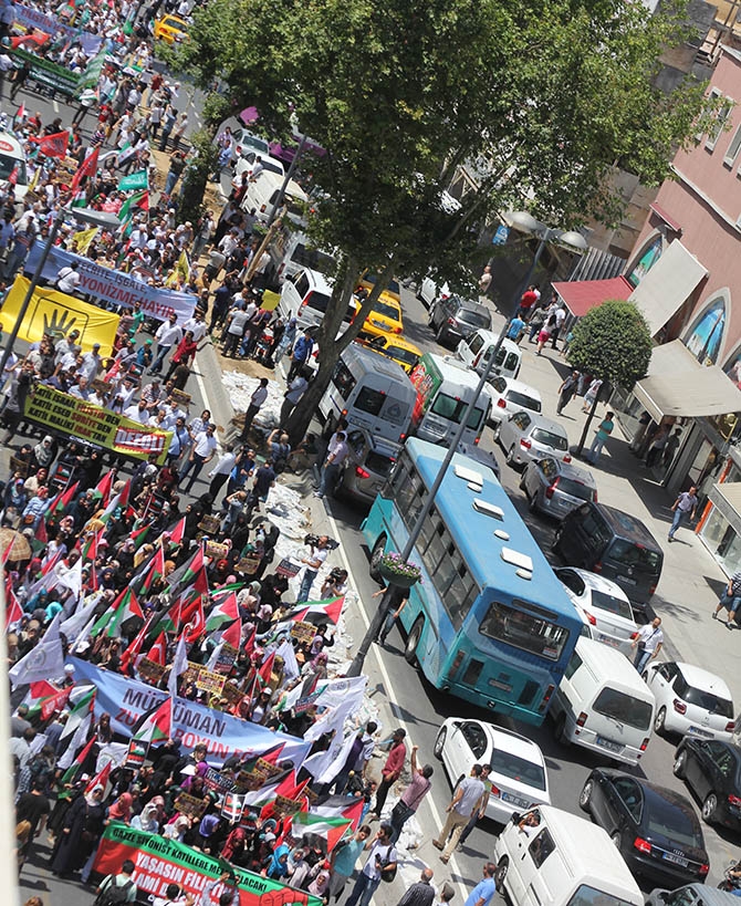 Fatih'te Binlerce Kişi İsrail'i Lanetledi 2