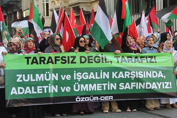 Binlerce Kişi Gazze İçin İstiklal Caddesi'ni Doldurdu 7
