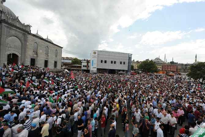 Siyonist Vahşet Eminönü Meydanında Lanetlendi! 3