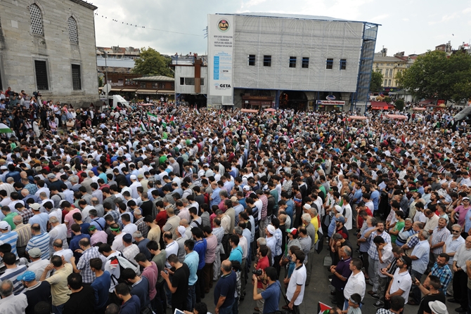 Siyonist Vahşet Eminönü Meydanında Lanetlendi! 4
