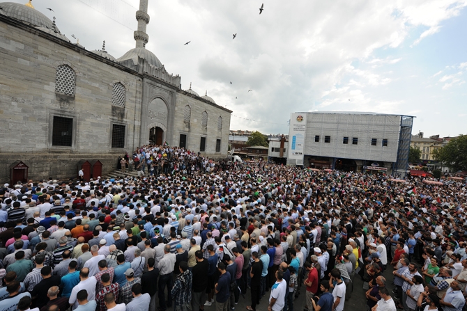Siyonist Vahşet Eminönü Meydanında Lanetlendi! 5