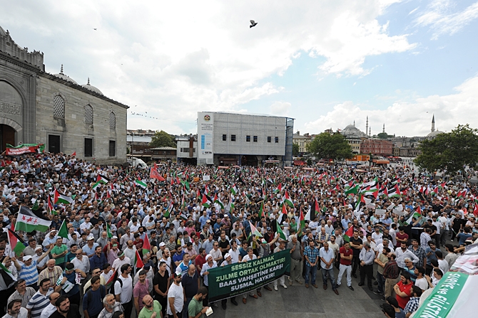 Siyonist Vahşet Eminönü Meydanında Lanetlendi! 8