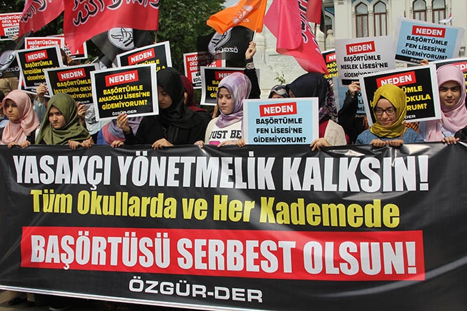 Fatih'te Başörtüsü Eylemi 1
