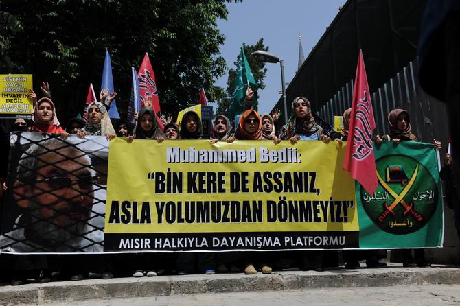 İstanbul’da İhvan Liderlerine Destek Yürüyüşü 1