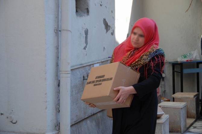 İslami STK’ların Sur Mağdurlarına Yardımları Sürüyor 10