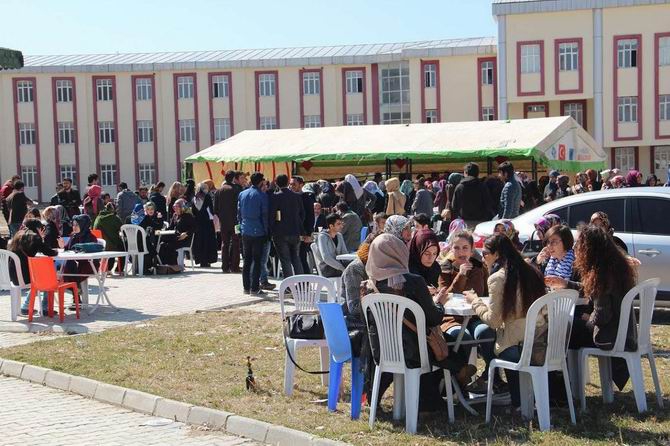 Vanlı Öğrencilerden Çocuklar Yararına Kermes 1