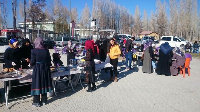 Vanlı Öğrencilerden Çocuklar Yararına Kermes 11