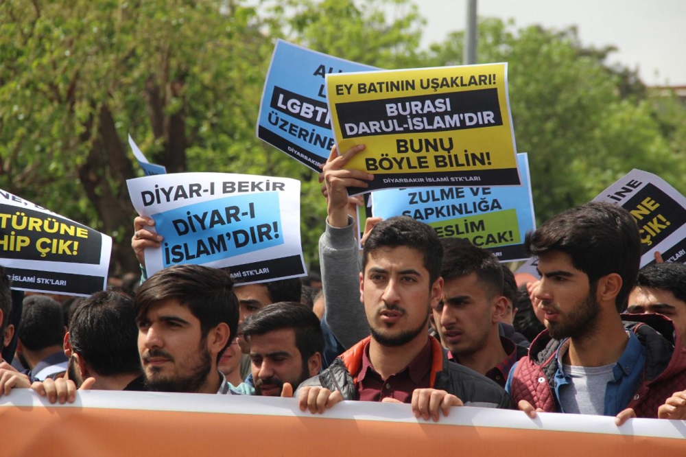 LGBTİ Sapkınlığına Geçit Verilmedi! 18