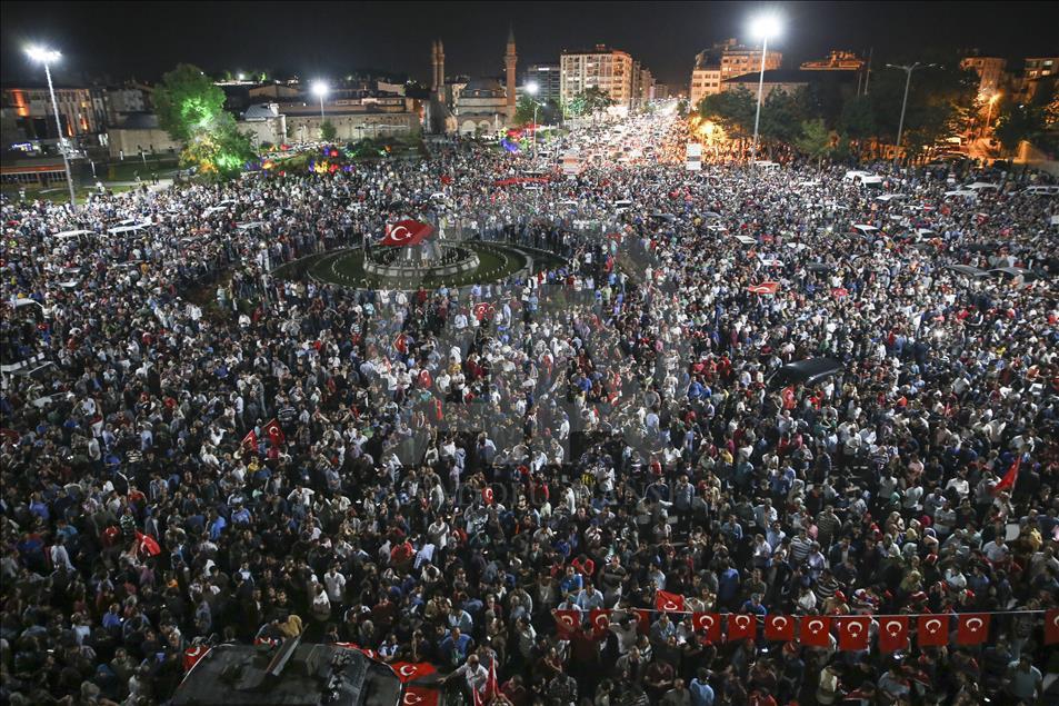 Halk Cunta Karşı Meydanlarda 11