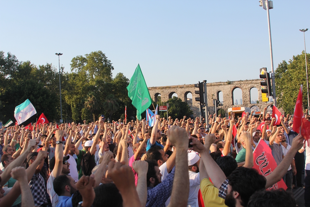 Darbe Kalkışması İstanbul'da Protesto Edildi 27