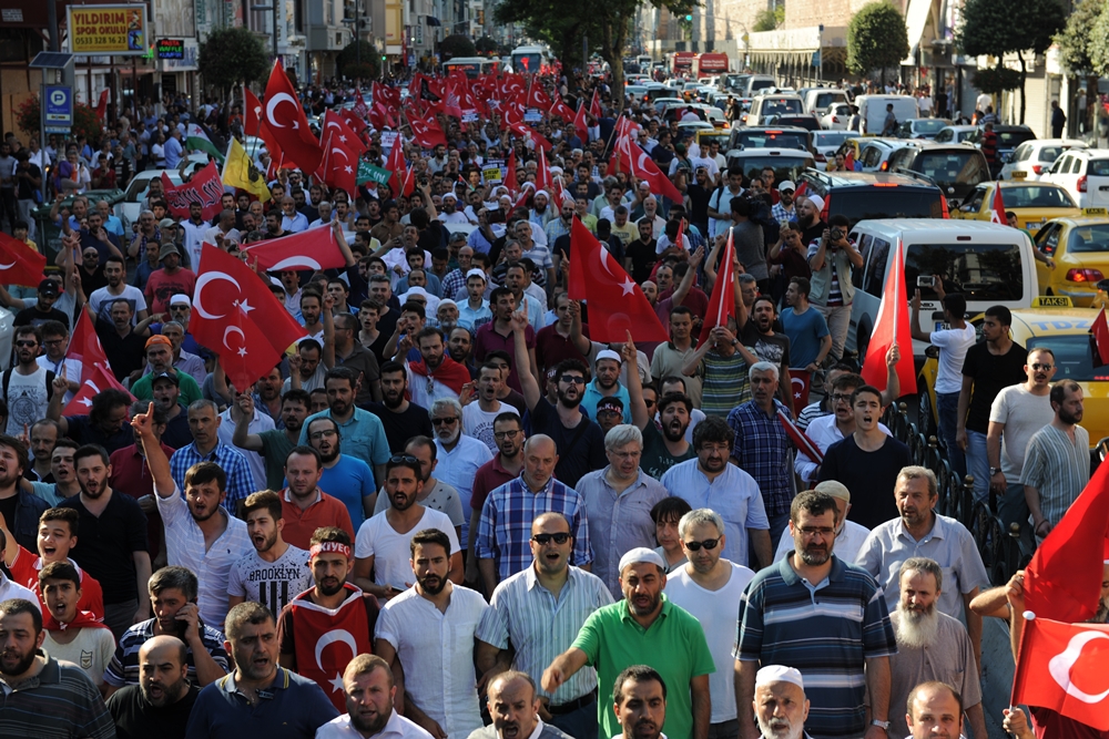 Darbe Kalkışması İstanbul'da Protesto Edildi 3