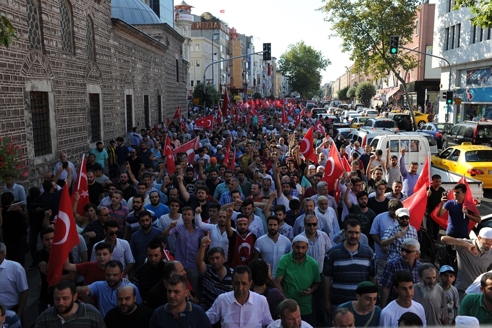 Darbe Kalkışması İstanbul'da Protesto Edildi 4