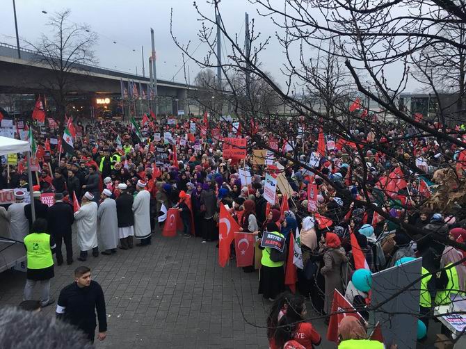 Halep'teki Katliamlar Almanya’da Protesto Edildi! 3