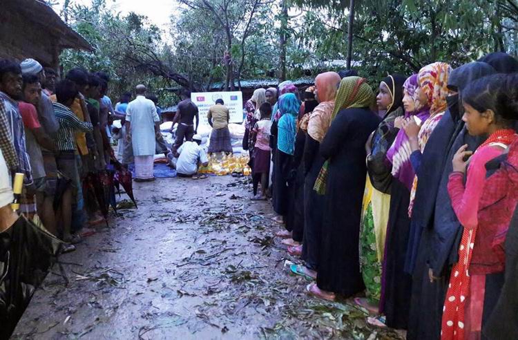 İHH’dan Kasırganın Vurduğu Bangladeş’e Acil Yardım 7