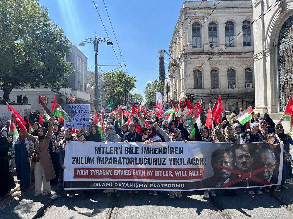 Onbinlerce Müslüman Gazze için Ayasofya'ya akın etti 1