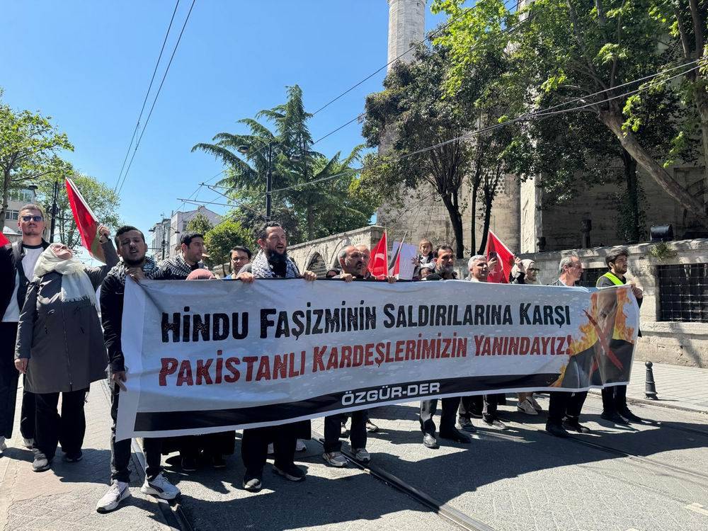 Onbinlerce Müslüman Gazze için Ayasofya'ya akın etti 23