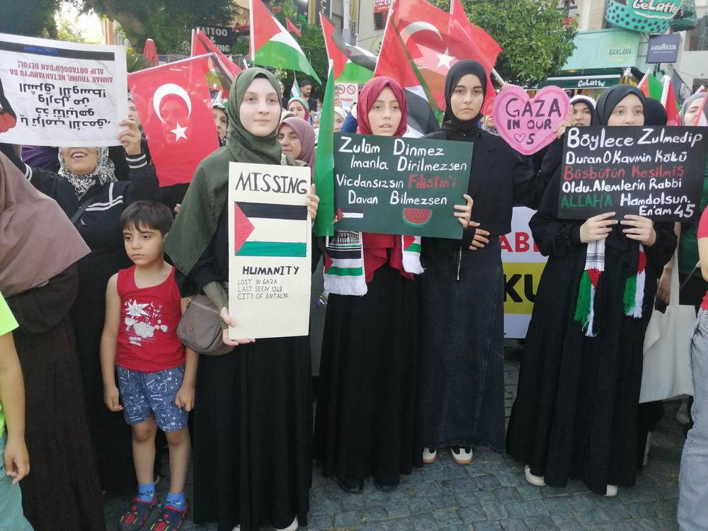 Antalya’da “Küresel Vicdan Yürüyüşü” gerçekleştirildi 1