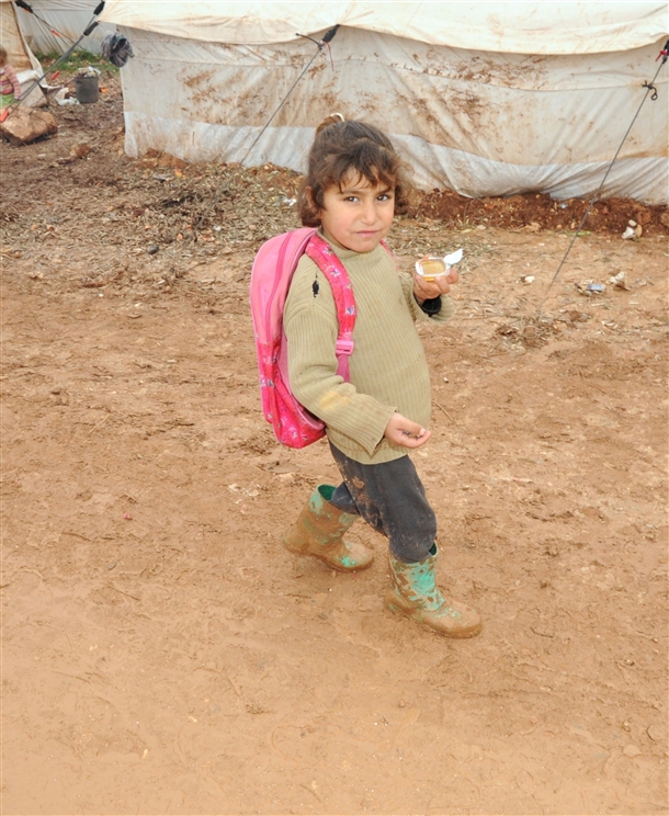 Sınırda Bekleyen 10 Bin Masum Çocuk 9