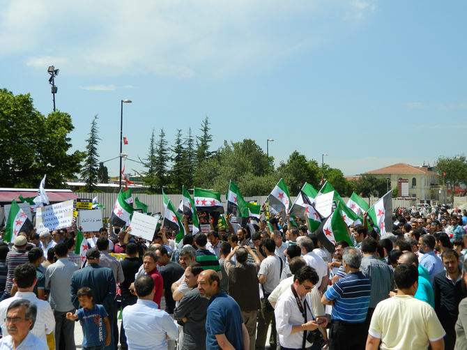 Fatih Camii’nde Protesto:  “Katil İran, Katil Hizbullah” 12