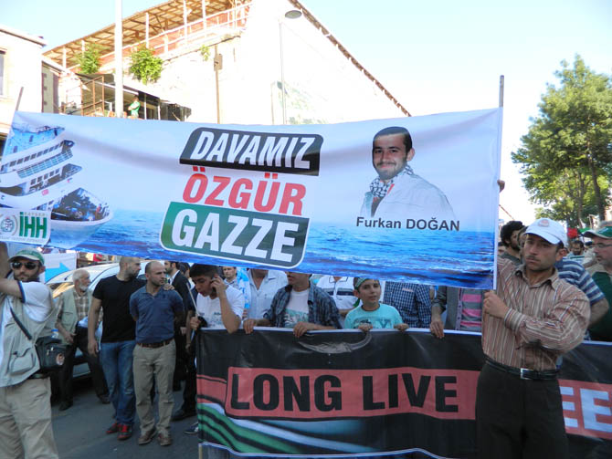 On Binler Fatih’te Kudüs ve Mavi Marmara İçin Yürüyor 12