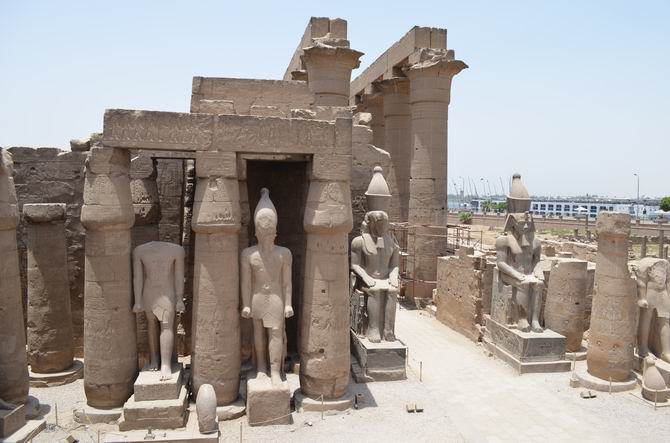 Cidde’den Mısır’a Gezi Günlüğü - 4 Muhsin Ö. Mengüşoğlu 5