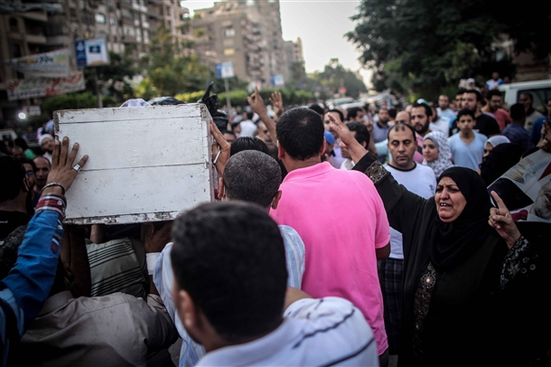 Mısır Halkı Şehitlerini Defnediyor 5