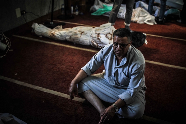 Mısır Halkı Şehitlerini Defnediyor 6