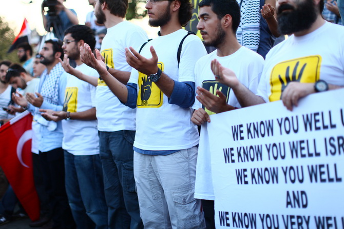 Eminönünde Mısır Cuntasına Lanet Eylemi 17