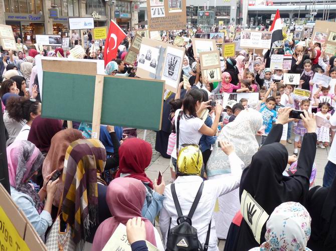 Almanya’da Mısır ve Suriye Direnişine Destek Eylemleri 12