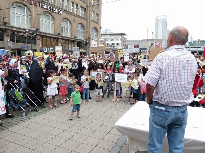 Almanya’da Mısır ve Suriye Direnişine Destek Eylemleri 15