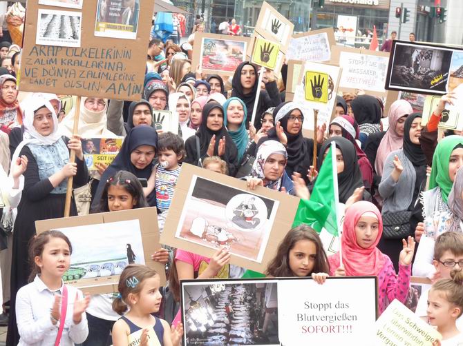 Almanya’da Mısır ve Suriye Direnişine Destek Eylemleri 16