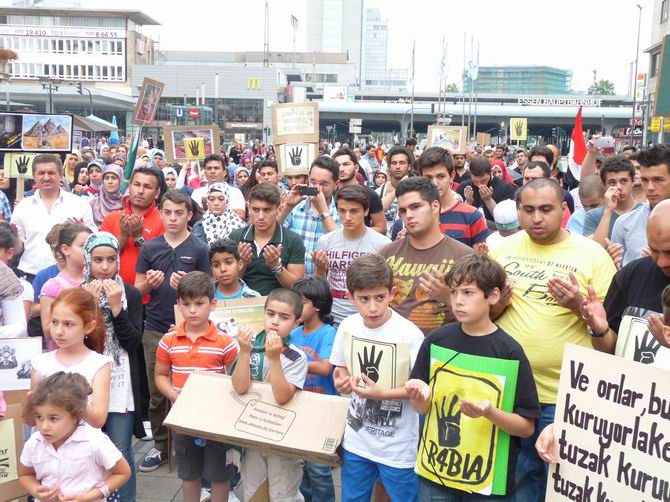Almanya’da Mısır ve Suriye Direnişine Destek Eylemleri 24