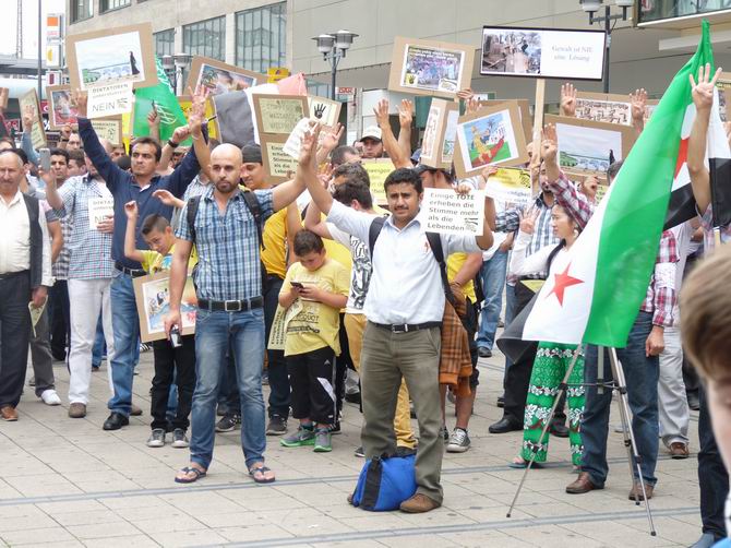 Almanya’da Mısır ve Suriye Direnişine Destek Eylemleri 8
