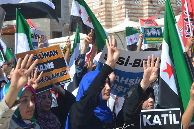 Fatih Camiinde Mısır ve Suriye Eylemi Yapıldı 21