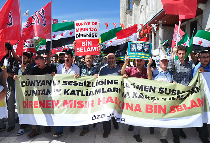 Fatih Camii’nde ABD, Rusya ve İran Protestosu 37