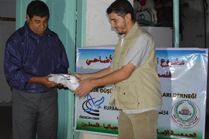 Özgür-Der Mensuplarının Kurbanları Gazze'de Kesildi 11