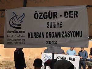 Özgür-Der Mensuplarının Kurbanları Suriye'de Kesildi