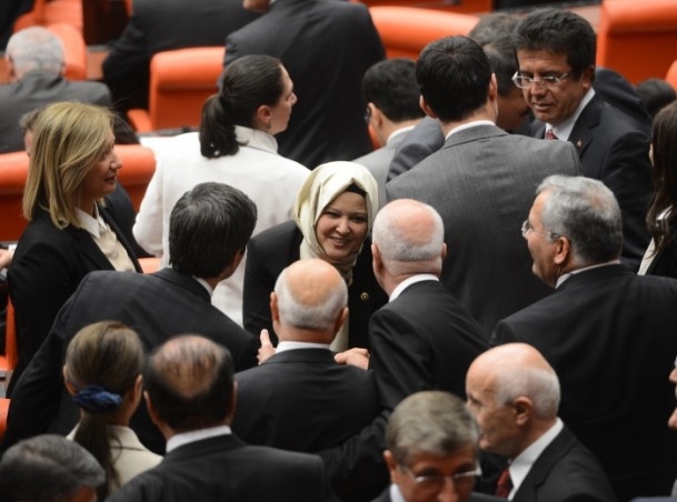 AK Partili 4 vekil Genel Kurul'a başörtülü girdi 5