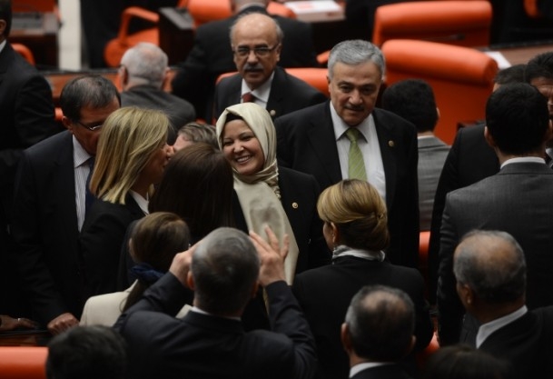 AK Partili 4 vekil Genel Kurul'a başörtülü girdi 6