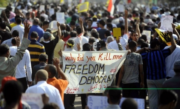 Mısır'da "Halkın iradesi yargılanıyor" gösterileri 10